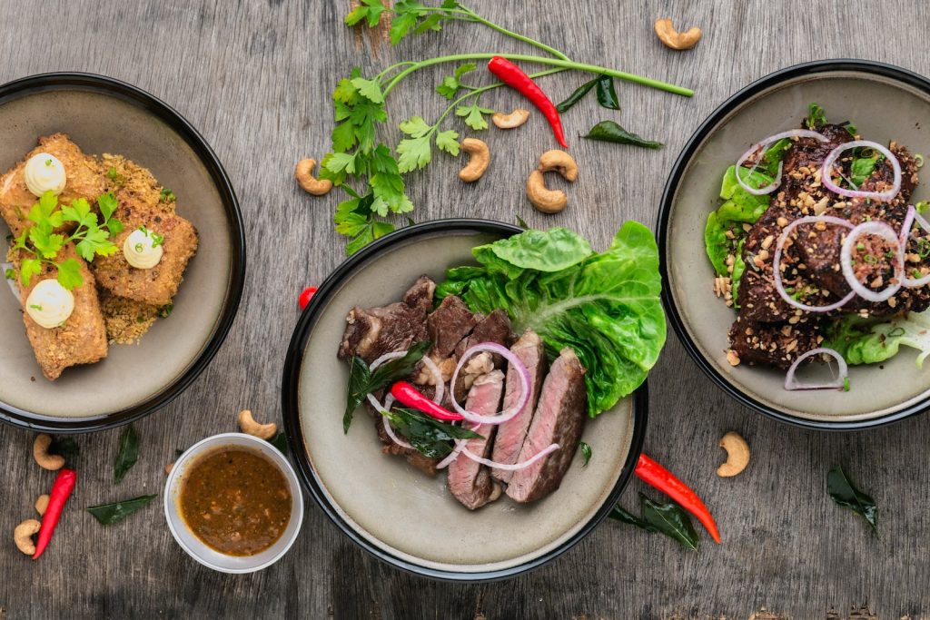 Où commander des plateaux repas à Paris pour les séniors ?